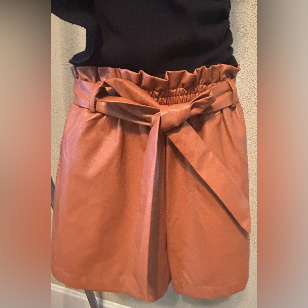 Voy Faux leather pull on shorts with elastic waist and tie belt.